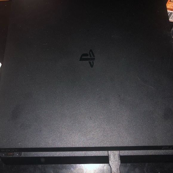 PS4 - Picture 1 of 2
